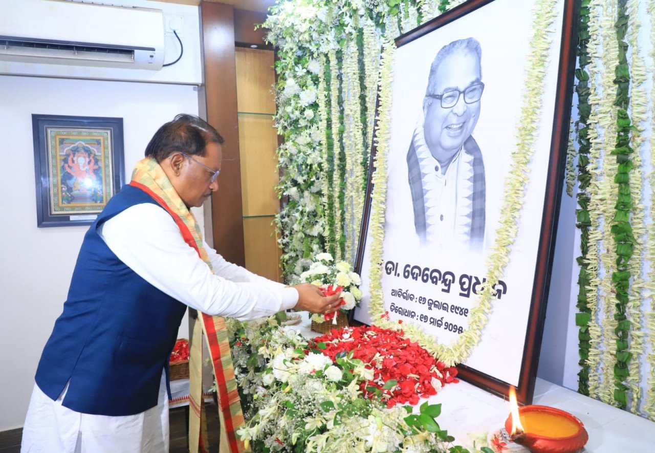 रायपुर : मुख्यमंत्री साय ने पूर्व केंद्रीय मंत्री स्व. देवेंद्र प्रधान को दी श्रद्धांजलि