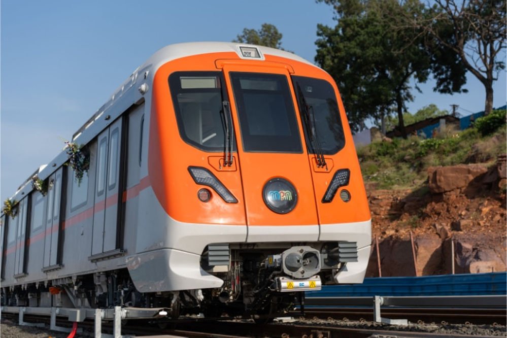 Metro_train_indore_2A_62_2-2.jpg