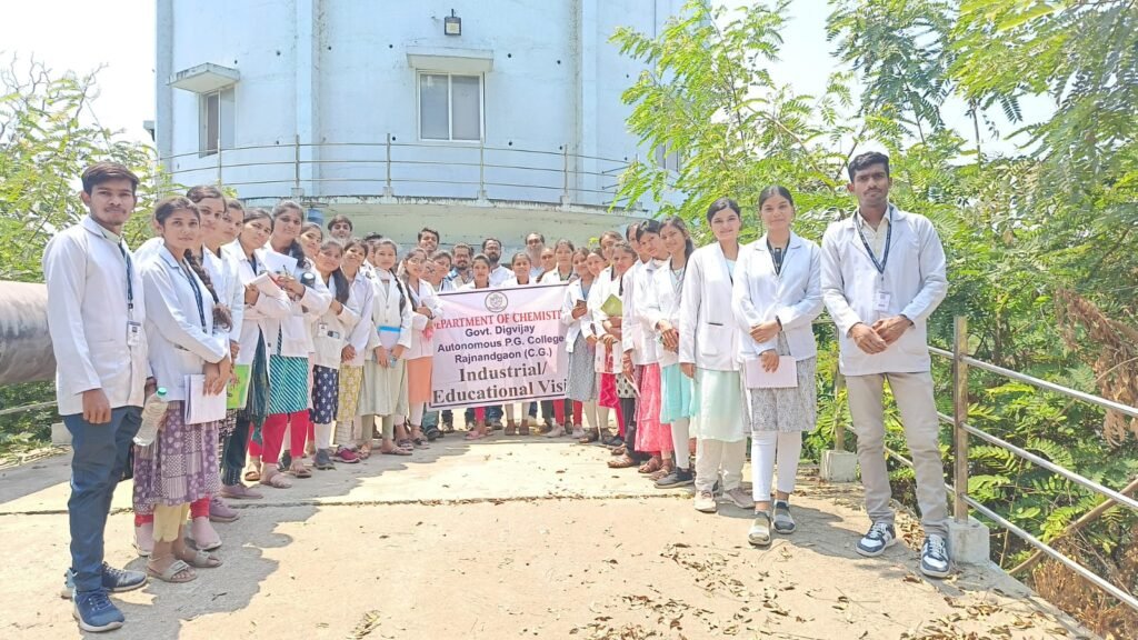 रसायन के छात्रों ने देखी जल शोधन की प्रकिया