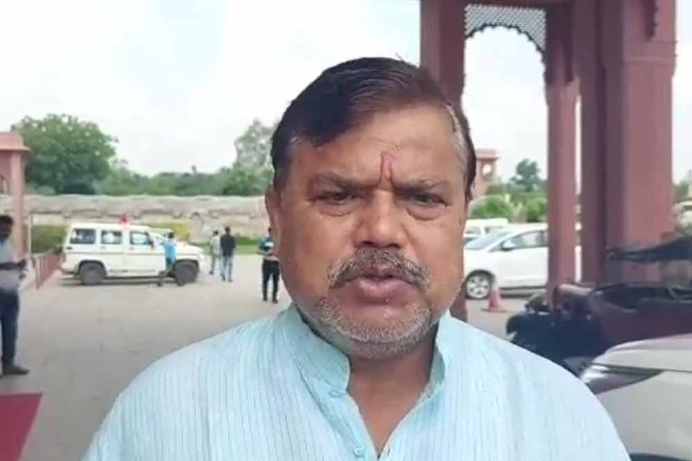 Pradyuman_Singh_Tomar_194_4.jpg