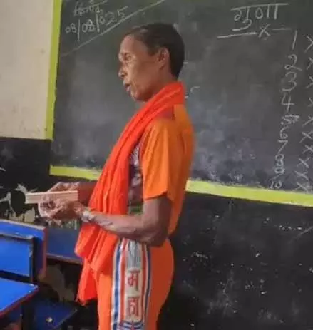 CG : प्रधान पाठक चड्डा पहन कर स्कूल पहुंचा…