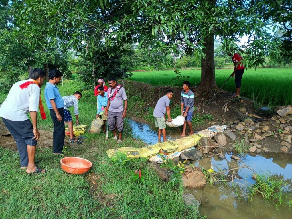 मोहला : जल संरक्षण की अनोखी पहल, जिले में 'बोरी बंधन' कार्यक्रम का हुआ शुभारंभ