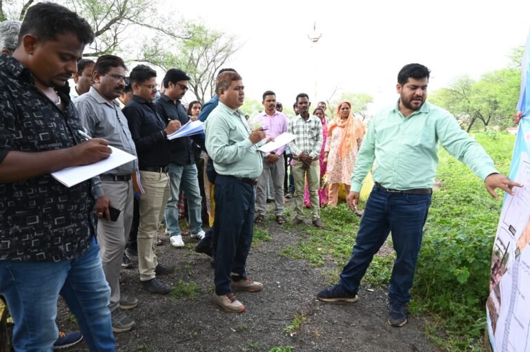राजनांदगांव : जिले में मनरेगा अंतर्गत संचालित नवाचार एवं उत्कृष्ट कार्यों का अवलोकन करने पहुंचा 7 राज्यों का प्रतिनिधिमंडल