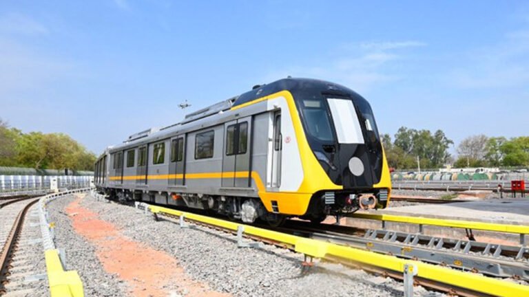 Metro_train_Indore6A_71_2.jpg