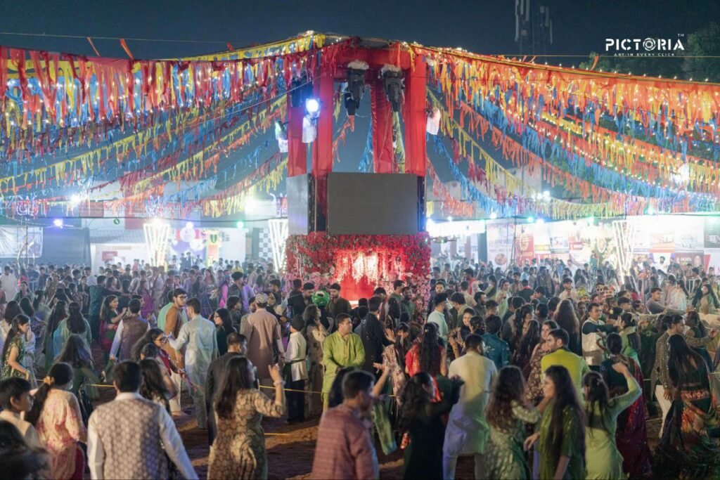 राजनांदगांव : संस्कारधानी गरबा उत्सव का जलवा बरकरार, शिवनाथ वाटिका में उमड़ रही गरबा प्रेमियों की भीड़ , पांचवां दिन विजेताओं को किया गया सम्मानित