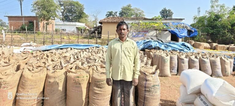 मोहला : ग्राम पांडरवानी के किसान श्री सेवाराम ने एकटकन्हर धान उपार्जन केंद्र में 60 क्विंटल धान का किया विक्रय