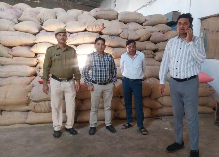  राजनांदगांव : आज कुल 4 प्रकरणों में 75 लाख 37 हजार 960 रूपए मूल्य के 2431.60 क्विंटल (6079 बोरा) अवैध धान जप्त