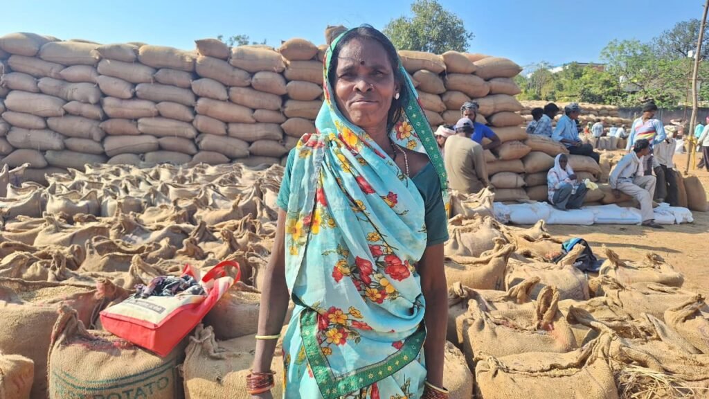 मोहला : पारदर्शी धान खरीदी का लाभ: भुवन बाई ने 160 कट्टा धान का किया सफल विक्रय