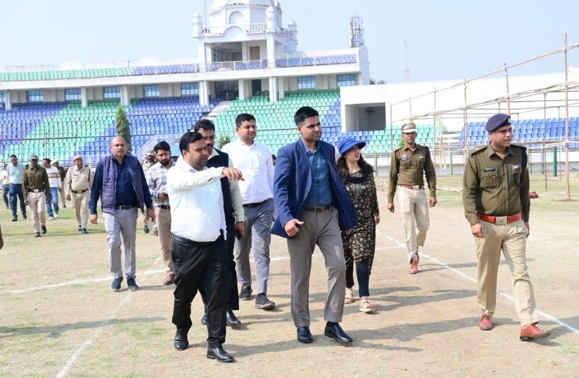 राजनांदगांव : कलेक्टर ने गणतंत्र दिवस की तैयार के मद्देनजर दिग्विजय स्टेडियम में तैयारियों का लिया जायजा