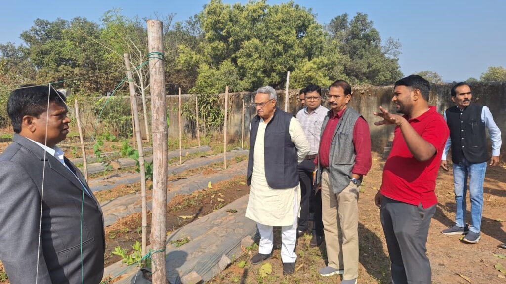 मोहला : नियत समय में खुले पीडीएस दुकान, उचित राशन वितरण करें सुनिश्चित-राज्य खाद्य आयोग अध्यक्ष श्री शर्मा