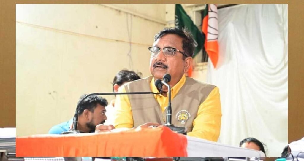 Vijay_Shah_Minister_145_3.jpg