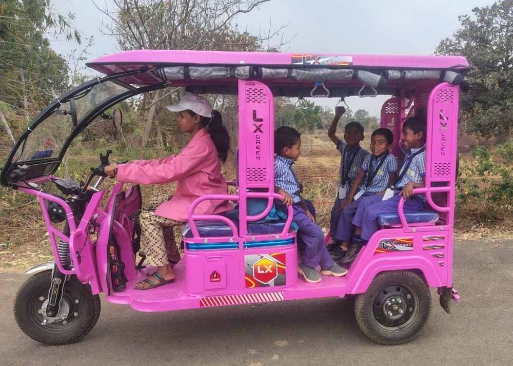 E_Riksha_02.jpg