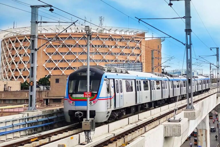 Metro_train_indore_2A_62_3.jpg