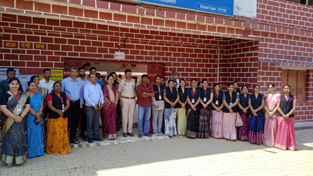 शिक्षा की गुणवत्ता परखने उतरे अधिकारी — कलेक्टर, एसएसपी और डीएफओ ने किया पीएम विद्यालयों का निरीक्षण