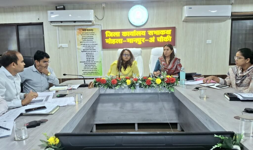  मोहला : प्रधानमंत्री आवास निर्माण पूर्णता में लाएं तेजी – कलेक्टर प्रजापति