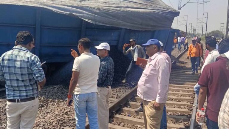 train_derail.jpg