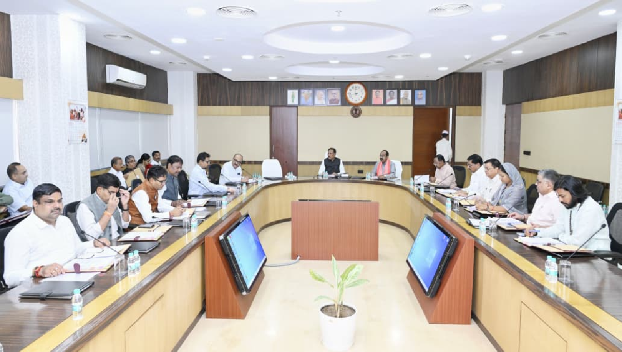 मुख्यमंत्री विष्णु देव साय की अध्यक्षता में मंत्रालय महानदी भवन में कैबिनेट की बैठक शुरू