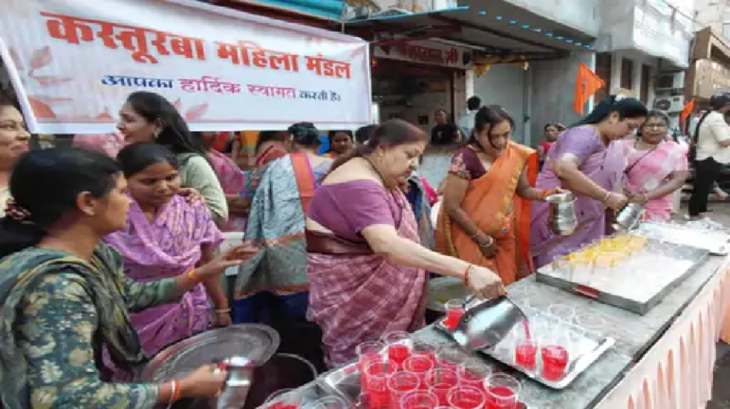 राजनांदगांव : गंज लाइन में मंदिर में शरबत का वितरण किया…