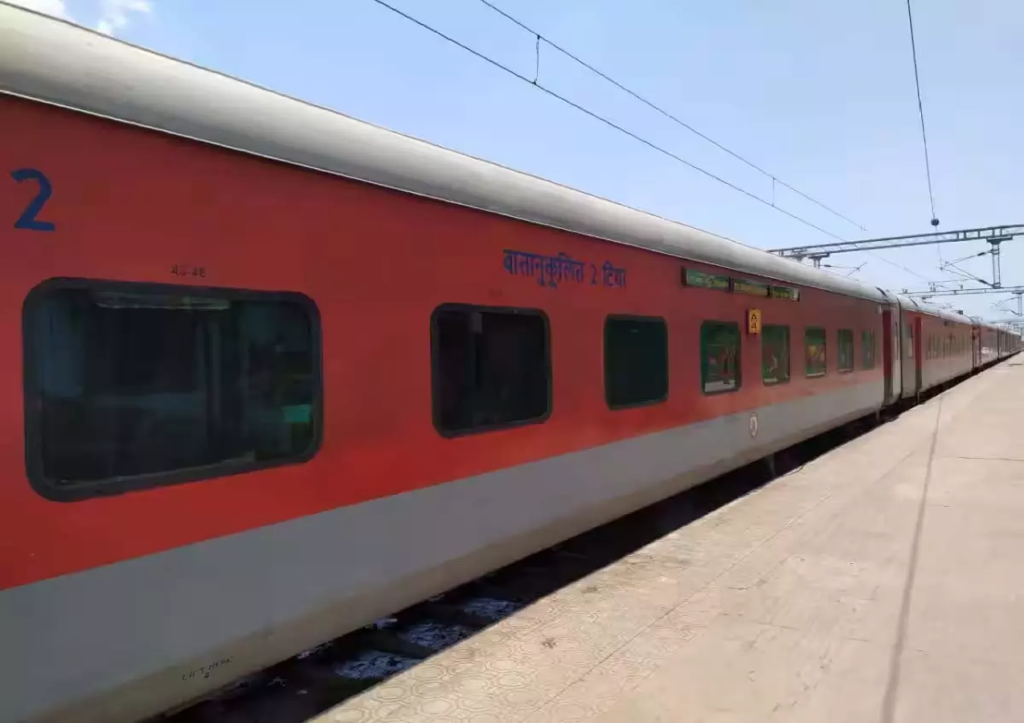 CG : खड़गपुर -छत्रपति शिवाजी महाराज टर्मिनस के मध्य एक फेरे के लिए समर स्पेशल ट्रेन की सुविधा…