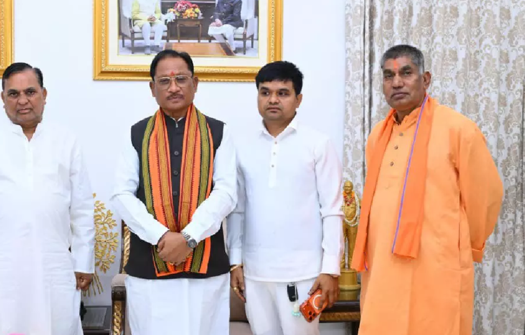 CG : CM साय से मिले मध्य प्रदेश मछुआ कल्याण बोर्ड के अध्यक्ष सीताराम बॉथम …