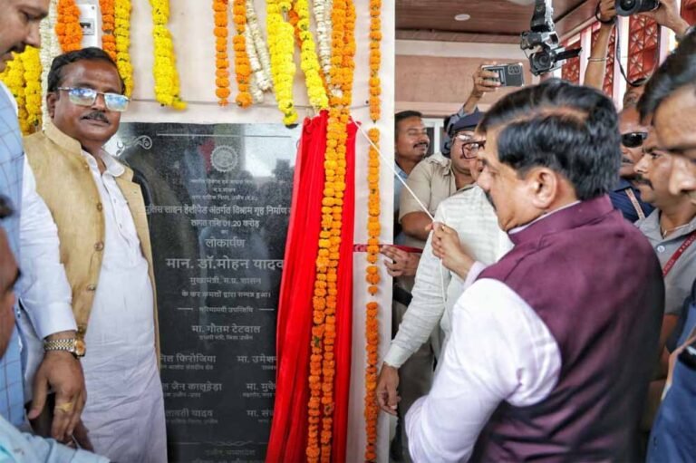 CM_Yadav_inj-1.jpg