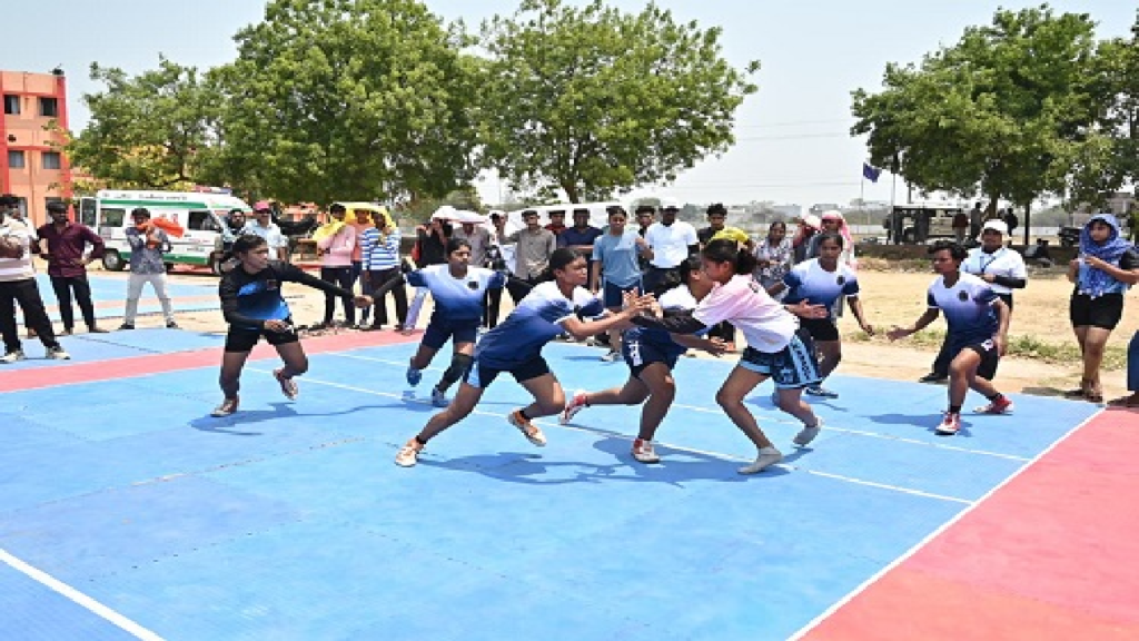 CG : युवा फेस्ट में ज्ञान, नवाचार और अवसरों का संगम, स्टॉलों पर उमड़ा युवाओं का उत्साह …