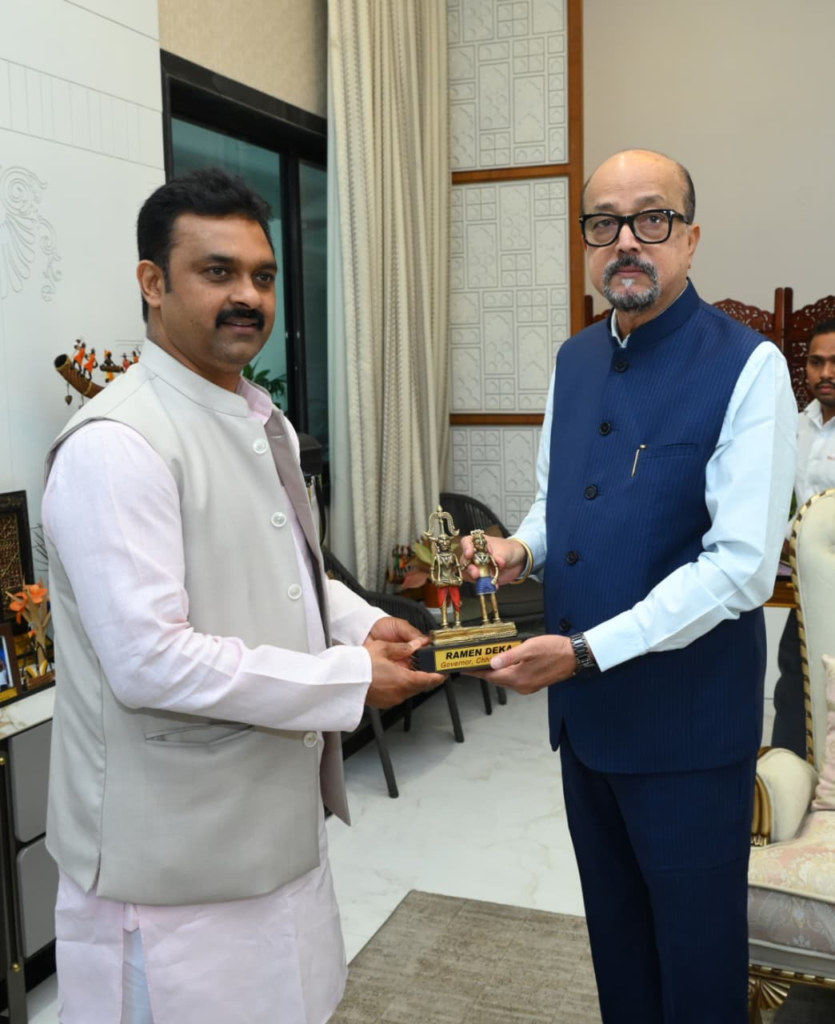 राज्यपाल डेका से केन्द्रीय ग्रामीण विकास राज्य मंत्री पासवान ने किया सौजन्य भेंट