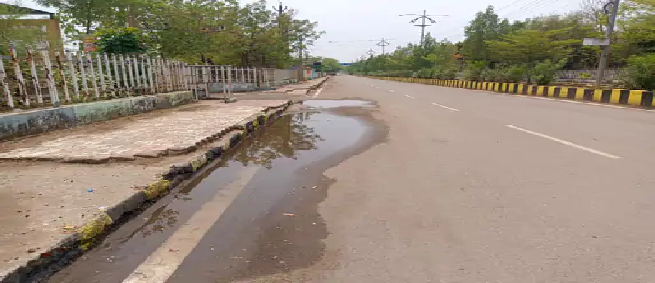 राजनांदगांव : हल्की बारिश के बाद शहर की सड़कों पर जल जमाव…