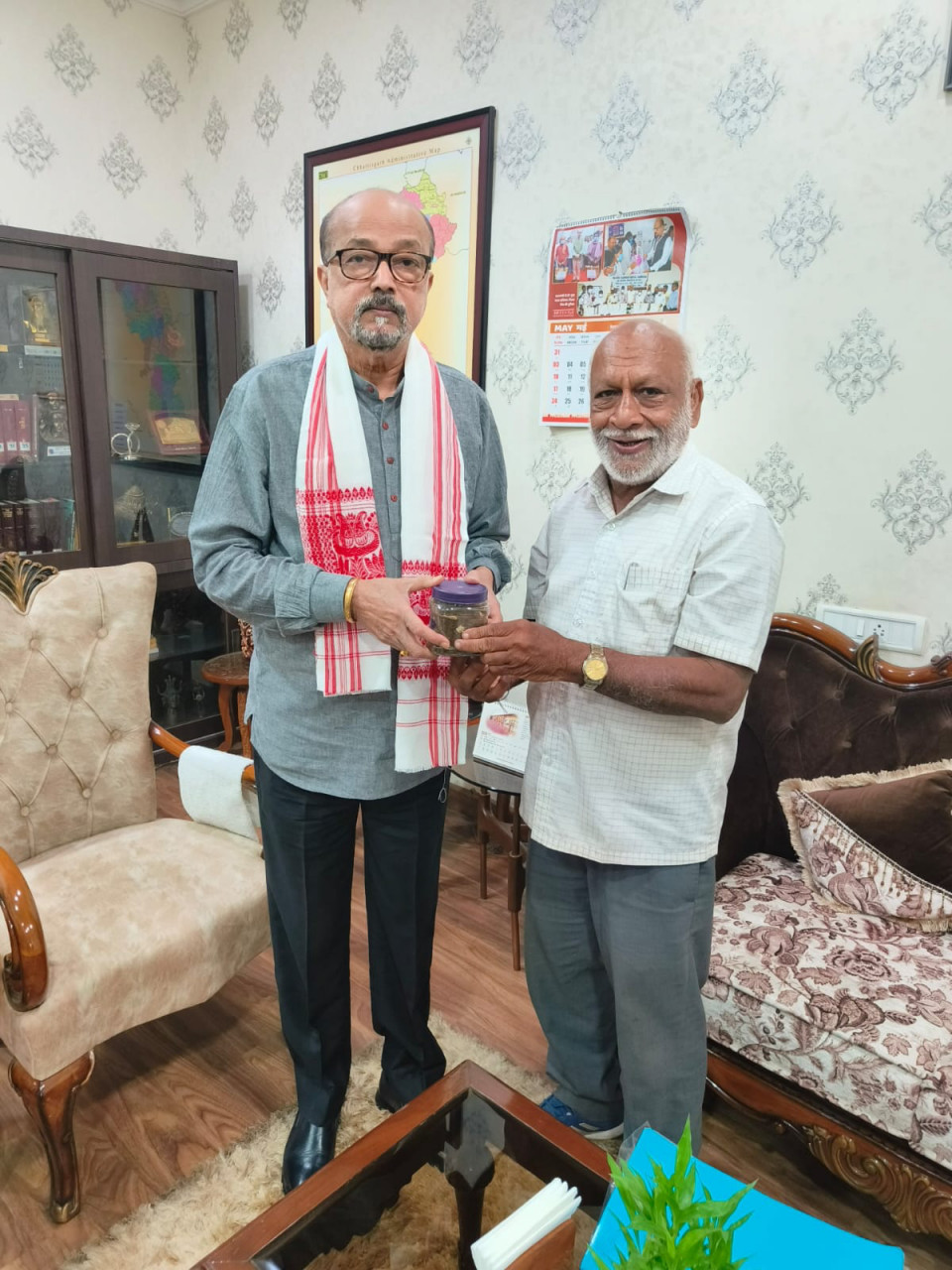 ’छत्तीसगढ़ चाय व्यापारी संघ के उपाध्यक्ष ने की राज्यपाल से सौजन्य भेंट’