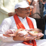 CG : सीएम साय ने किया बच्चे का नामकरण, 'रविशंकर' नाम से गूंजा गांव का आंगन…