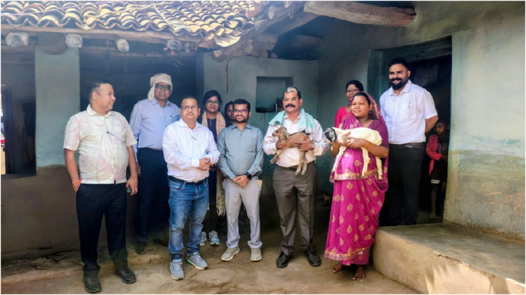 बकरी पालन से लखपति दीदी बनी उद कुंवर : कलेक्टर ने की सराहना