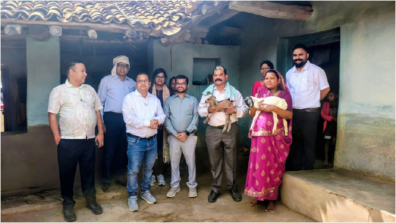 बकरी पालन से लखपति दीदी बनी उद कुंवर : कलेक्टर ने की सराहना