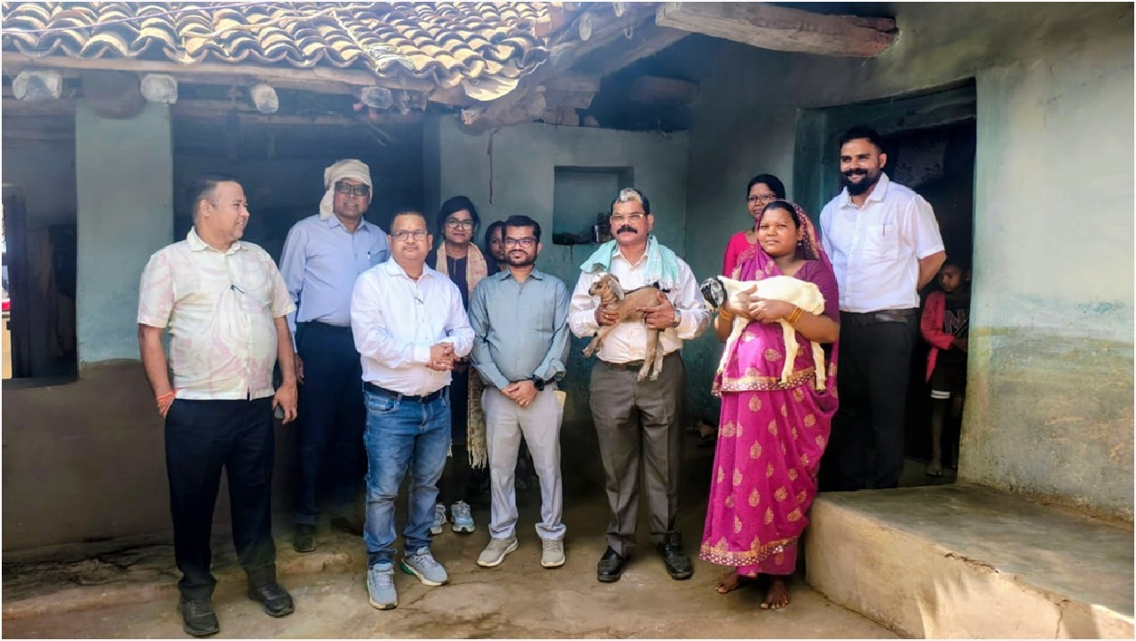 ’बिहान योजना से बदली किस्मत- बकरी पालन ने उदकुंवर भानु को बनाया लखपति दीदी’