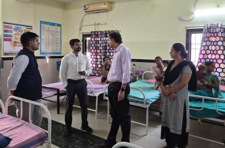 राजनांदगांव : संभागायुक्त एवं कलेक्टर ने संयुक्त रूप से सामुदायिक स्वास्थ्य केन्द्र डोंगरगढ़, प्रस्तावित परिक्रमा पथ तथा माँ बम्लेश्वरी मंदिर डोंगरगढ़ ट्रस्ट पार्किंग स्थल का किया औचक निरीक्षण