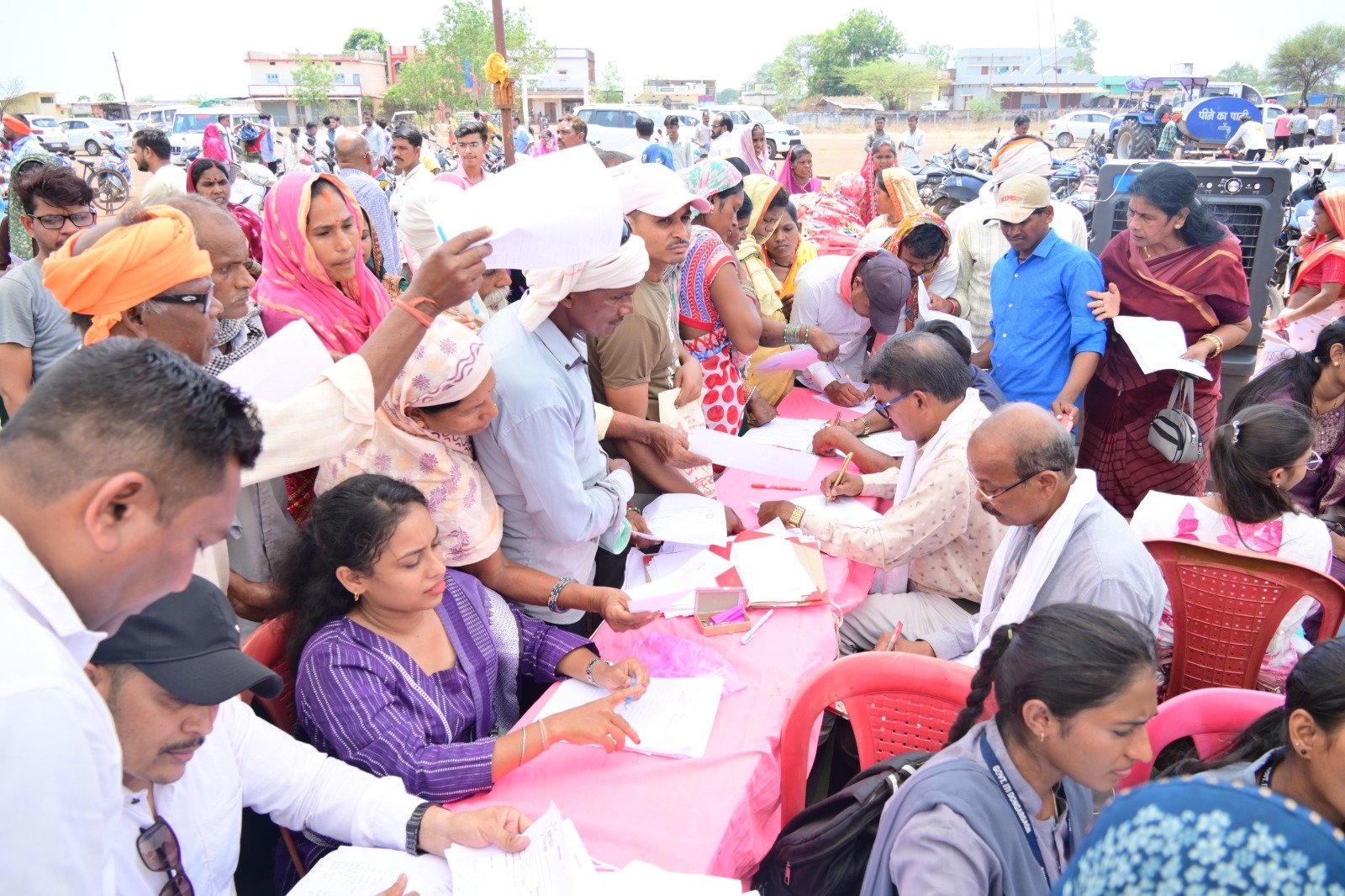  राजनांदगांव : जनपद पंचायत डोंगरगांव के ग्राम पंचायत अर्जुनी में जनसमस्या निवारण शिविर का हुआ आयोजन