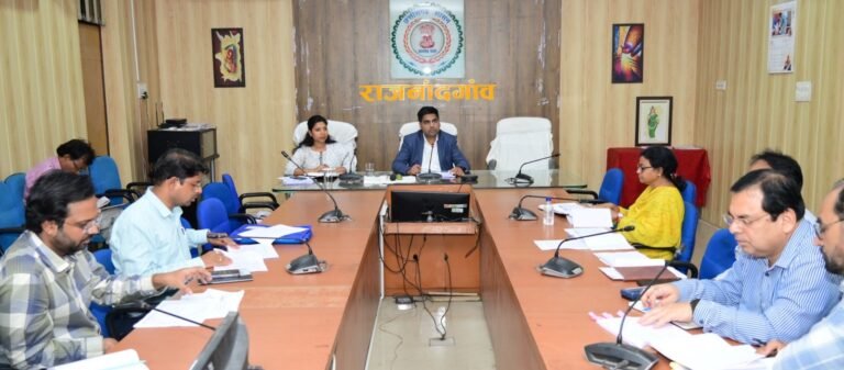 राजनांदगांव : कलेक्टर ने निर्माण कार्यों की गहन समीक्षा की - सभी निर्माण कार्य गुणवत्तापूर्ण तरीके से समय पर पूर्ण करना करें सुनिश्चित : कलेक्टर
