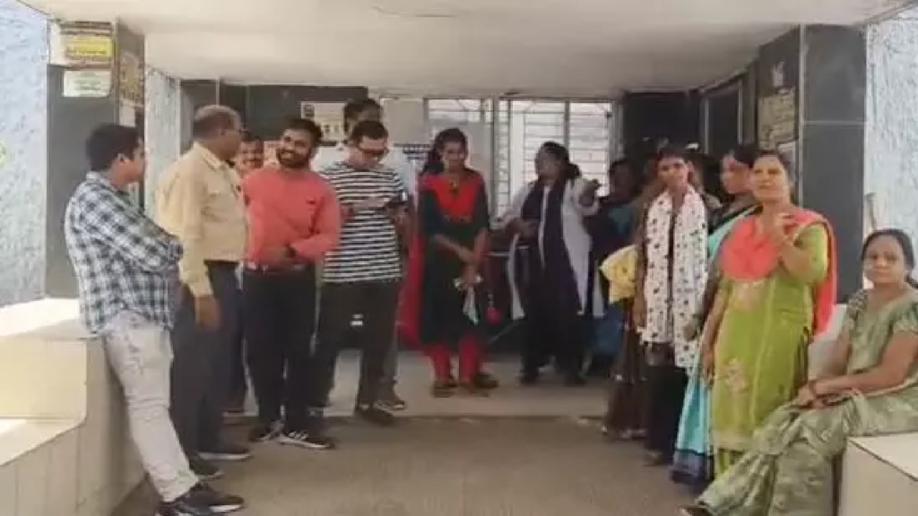 CG : संडे छुट्टी गिने-चुने कर्मचारियों को, अस्पताल में हुआ बवाल …