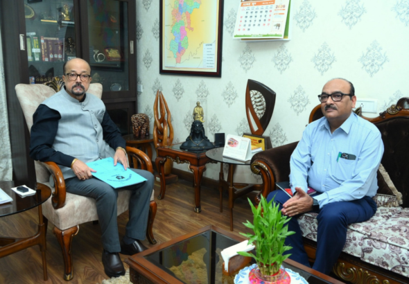 ’राज्यपाल रमेन डेका से मुख्य सचिव ने सौजन्य भेंट की’