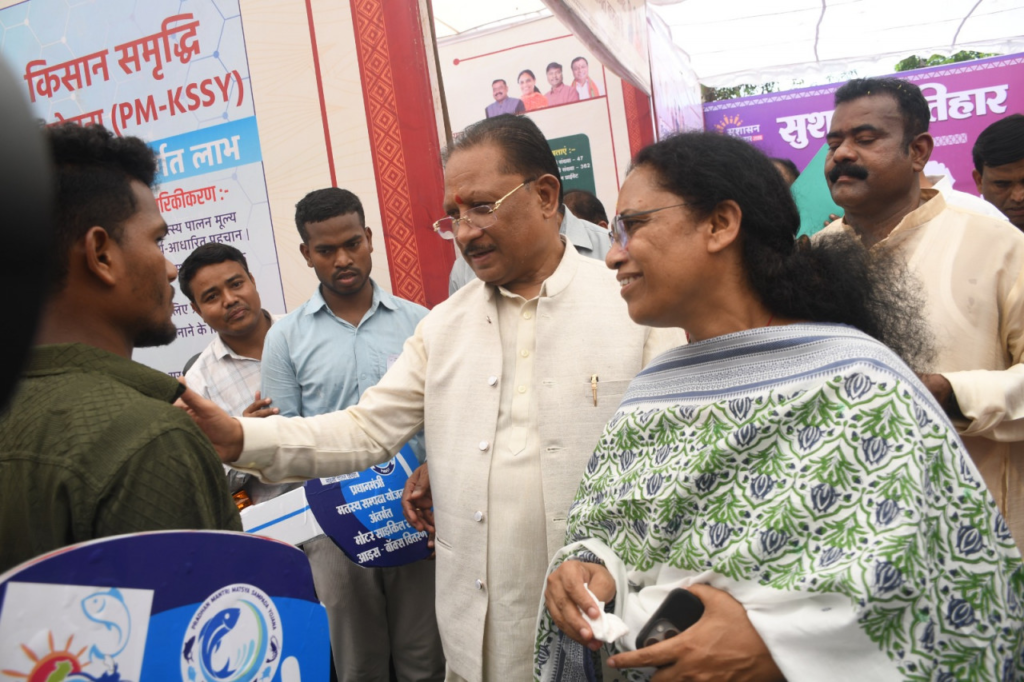 ’मत्स्य पालकों को मिली नई उड़ान, आजीविका सशक्त बनाने मुख्यमंत्री ने वितरित की आधुनिक सामग्री’
