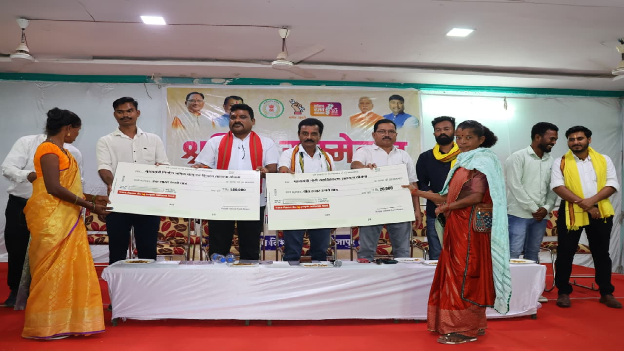 CG : श्रमिकों के सशक्तिकरण की ओर मजबूत कदम : बीजापुर श्रमिक सम्मेलन में उमड़ा जनसैलाब, 500 से अधिक श्रमिकों ने लिया भाग