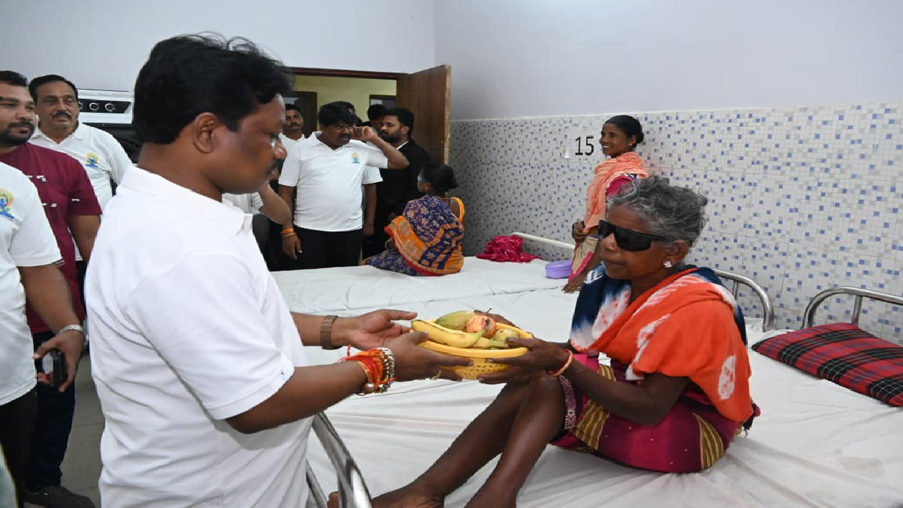 CG : सांसद महेश कश्यप ने सुकमा जिला अस्पताल का किया निरीक्षण