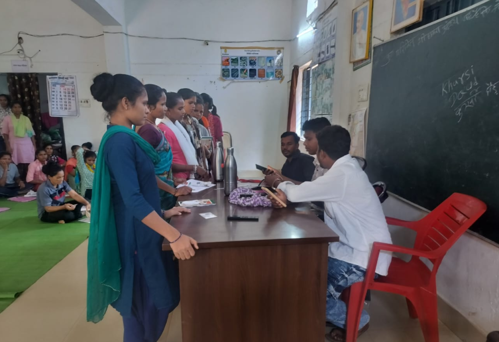 CG : पुनर्वासित युवाओं को मिला स्वास्थ्य सुरक्षा का संबल