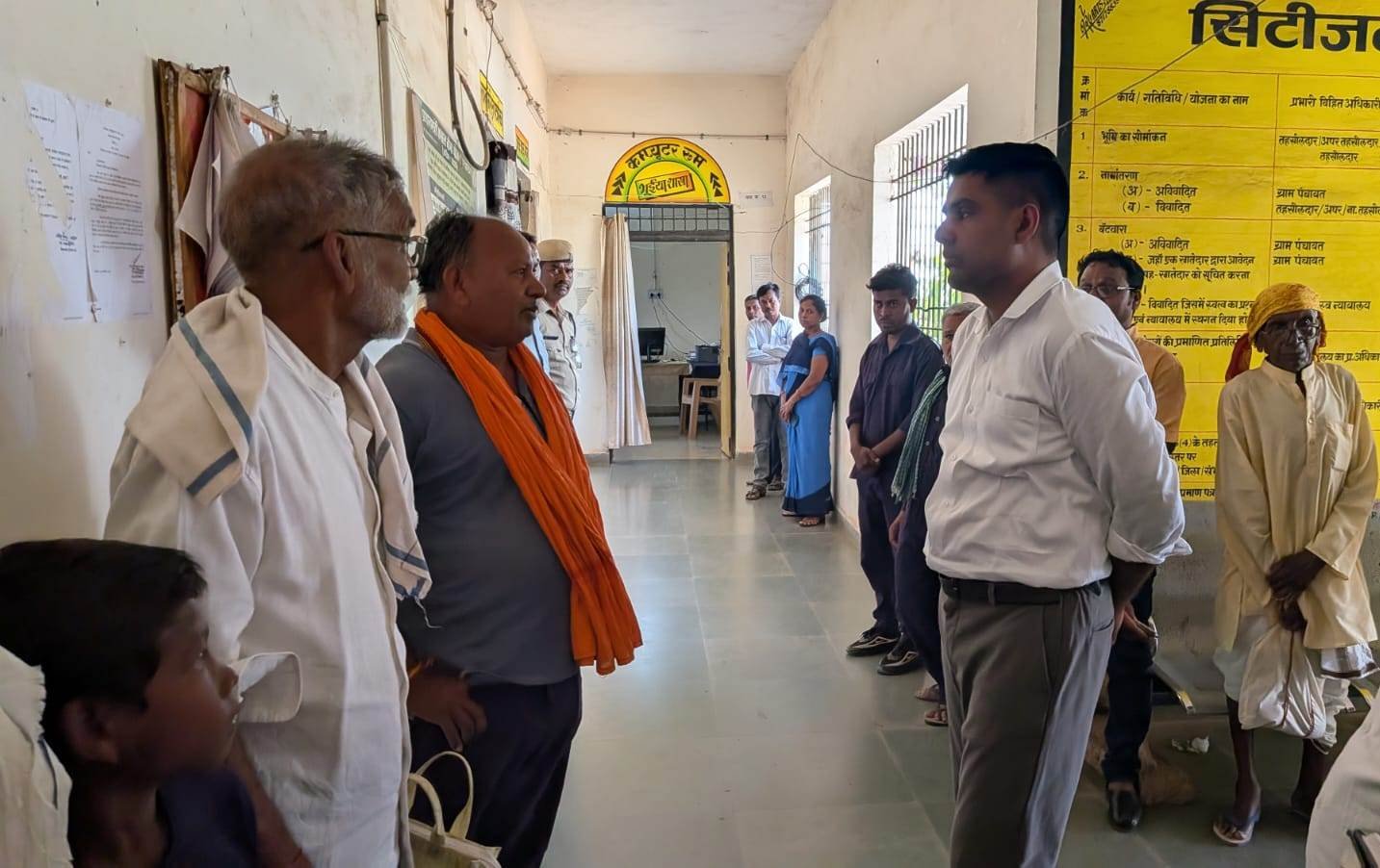 राजनांदगांव : कलेक्टर ने डोंगरगांव तहसील कार्यालय का किया औचक निरीक्षण