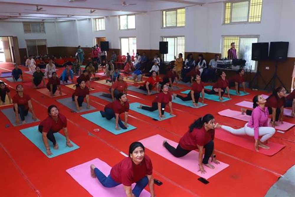 Police_Yoga_01.jpg