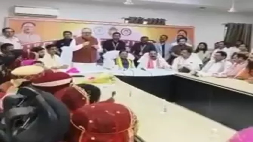 CG : भूपेश ने रमन सिंह का वीडियो किया वायरल, डॉक्टर साहब का ग़ुस्सा बता रहा, सरकार की सेहत ख़राब है …