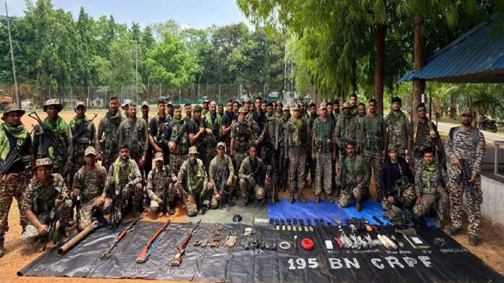 CG : दंतेवाड़ा में बरामद हुआ हथियारों का जखीरा …