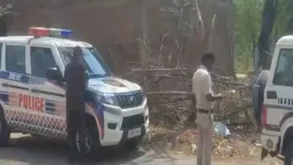 CG : बिजली कर्मी के घर में चल रहा था ये काम, हिंदू संगठनों का हंगामा ….