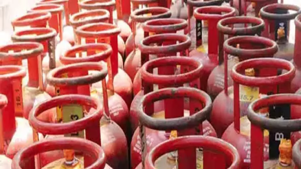 CG : LPG सिलेंडर किसी दूसरे को डिलीवरी की, गैस एजेंसी के खिलाफ FIR दर्ज …