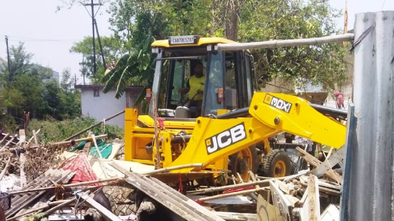 CG : निगम की बड़ी कार्रवाई: शासकीय भूमि पर अवैध निर्माण ध्वस्त …