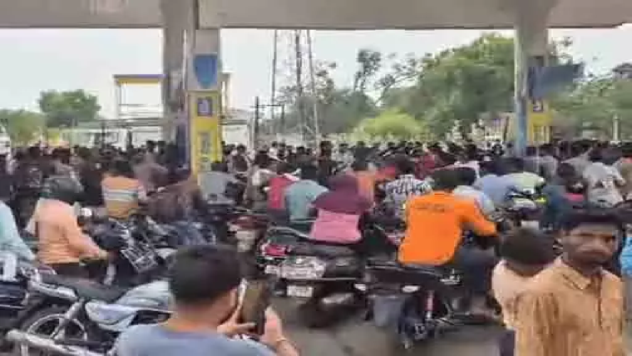 CG : दंतेवाड़ा में पेट्रोल-डीजल की किल्लत, पंपों में भीड़ …
